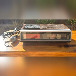 TG&Y Electronic Clock Radio/Alarm